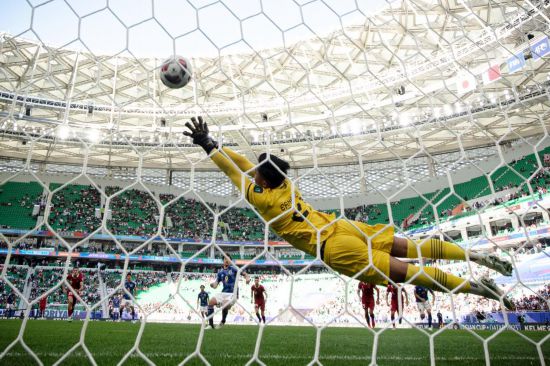 的竞争中脱 的竞争中脱