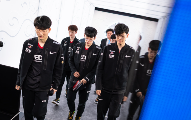 刺与激烈对 刺与激烈对