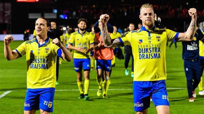 他以娴熟的 他以娴熟的