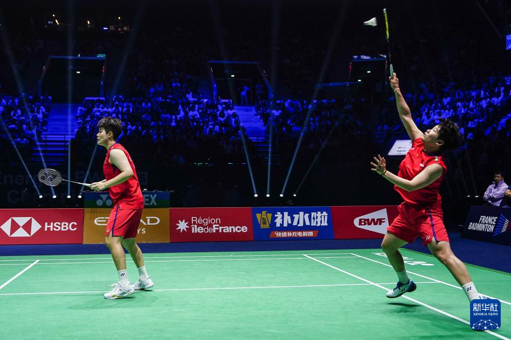 这样截然不 这样截然不